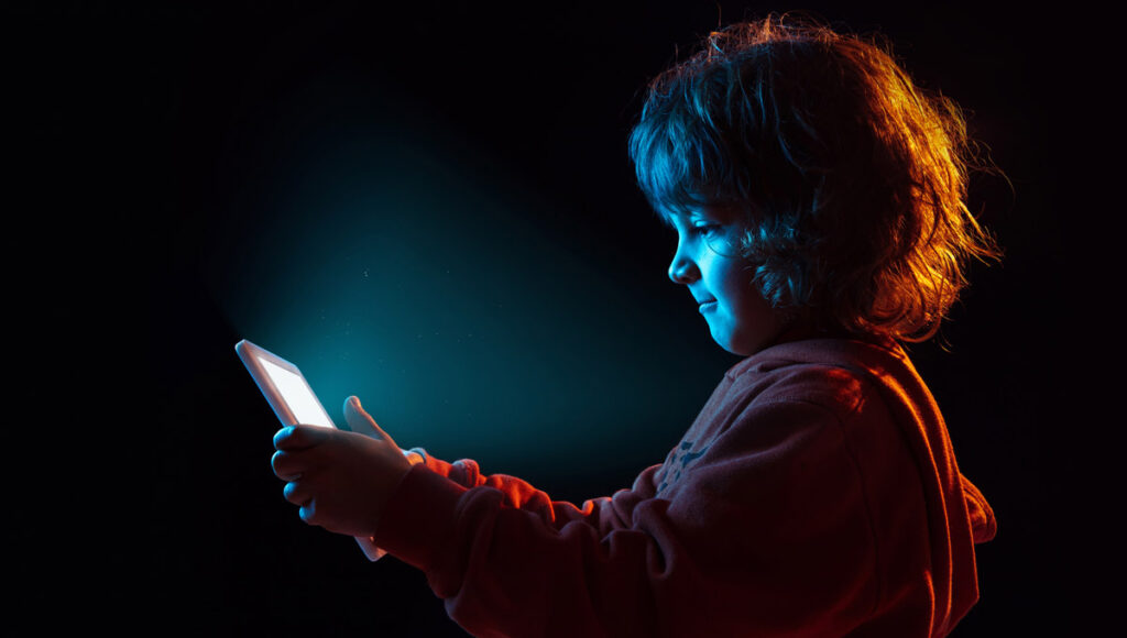 Dangers écrans chez enfants